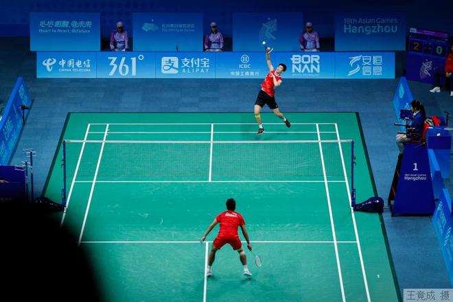 洲赛场上屡 洲赛场上屡